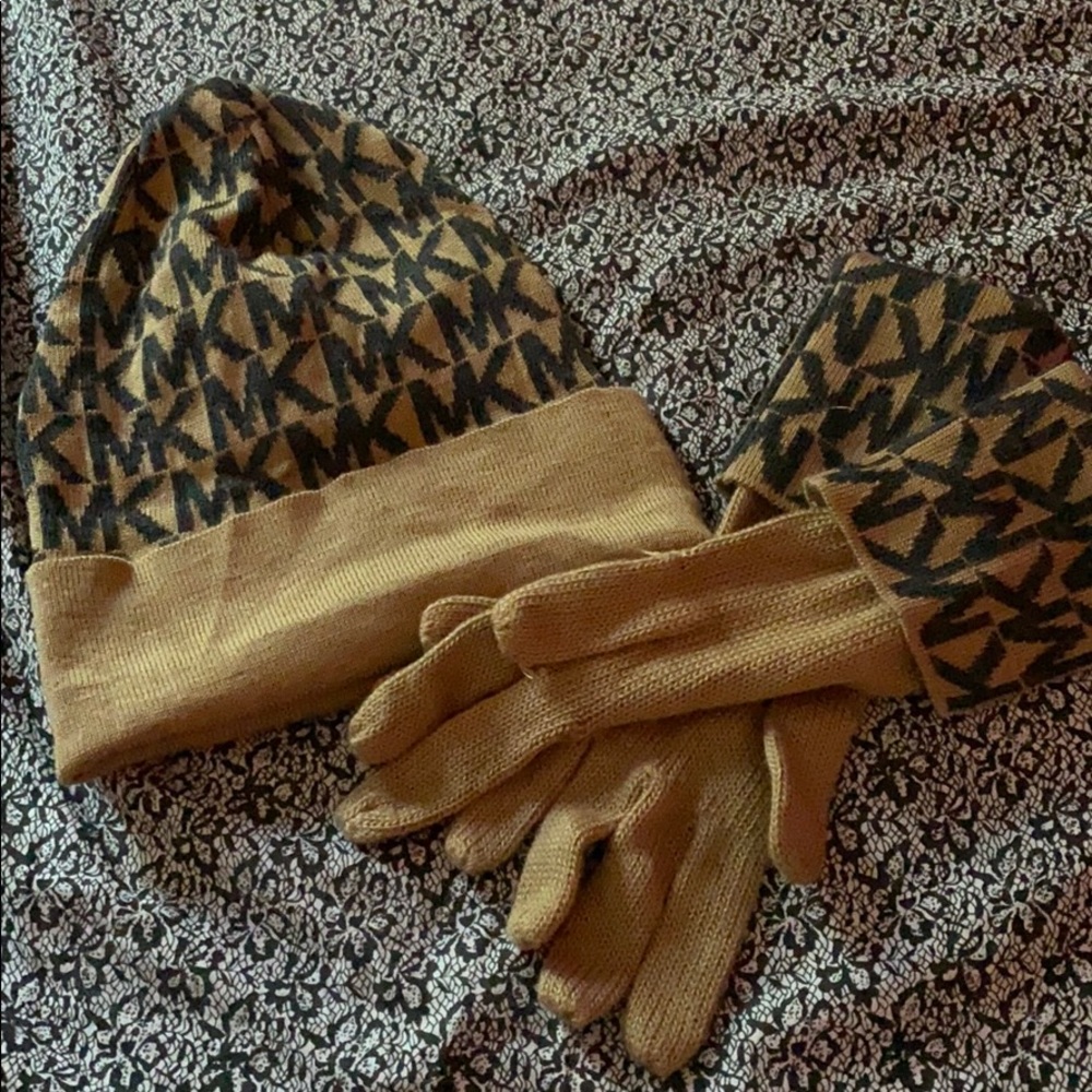 Authentic Michael Kors Beenie & glove set